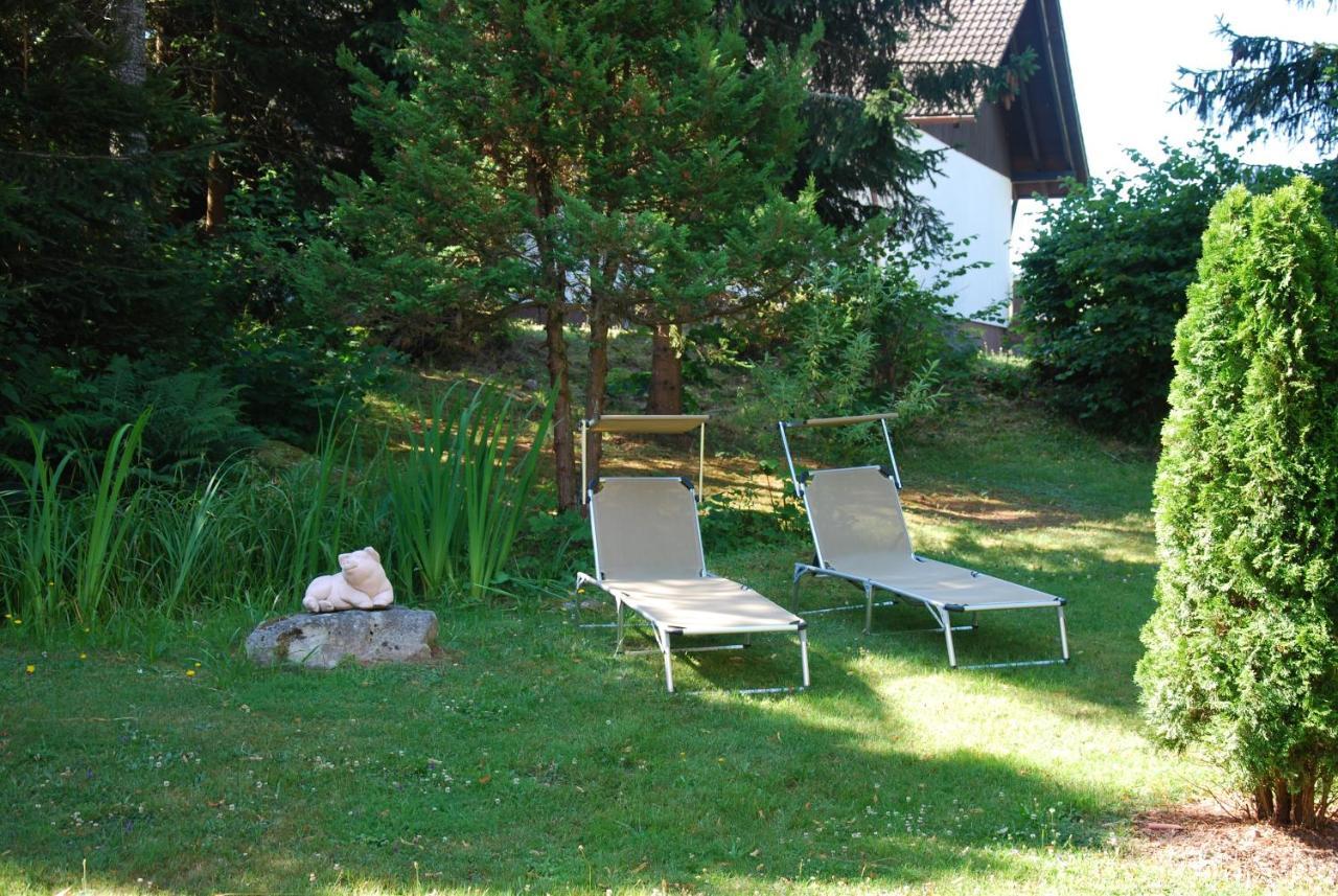 Landgasthof Zum Dorfkrug Hotel Häusern Kültér fotó