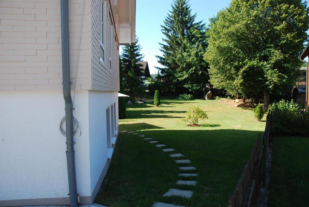 Landgasthof Zum Dorfkrug Hotel Häusern Kültér fotó