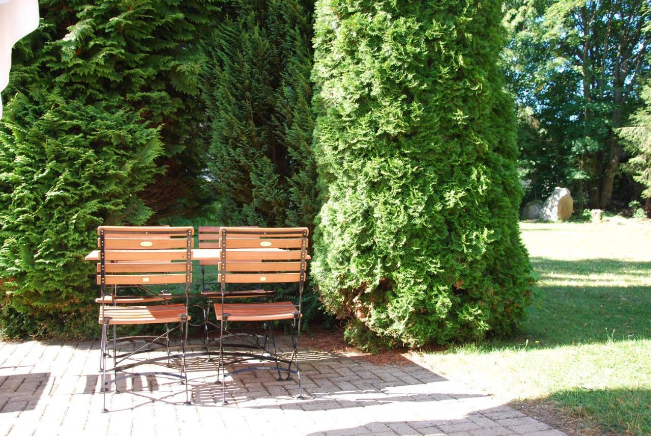 Landgasthof Zum Dorfkrug Hotel Häusern Kültér fotó